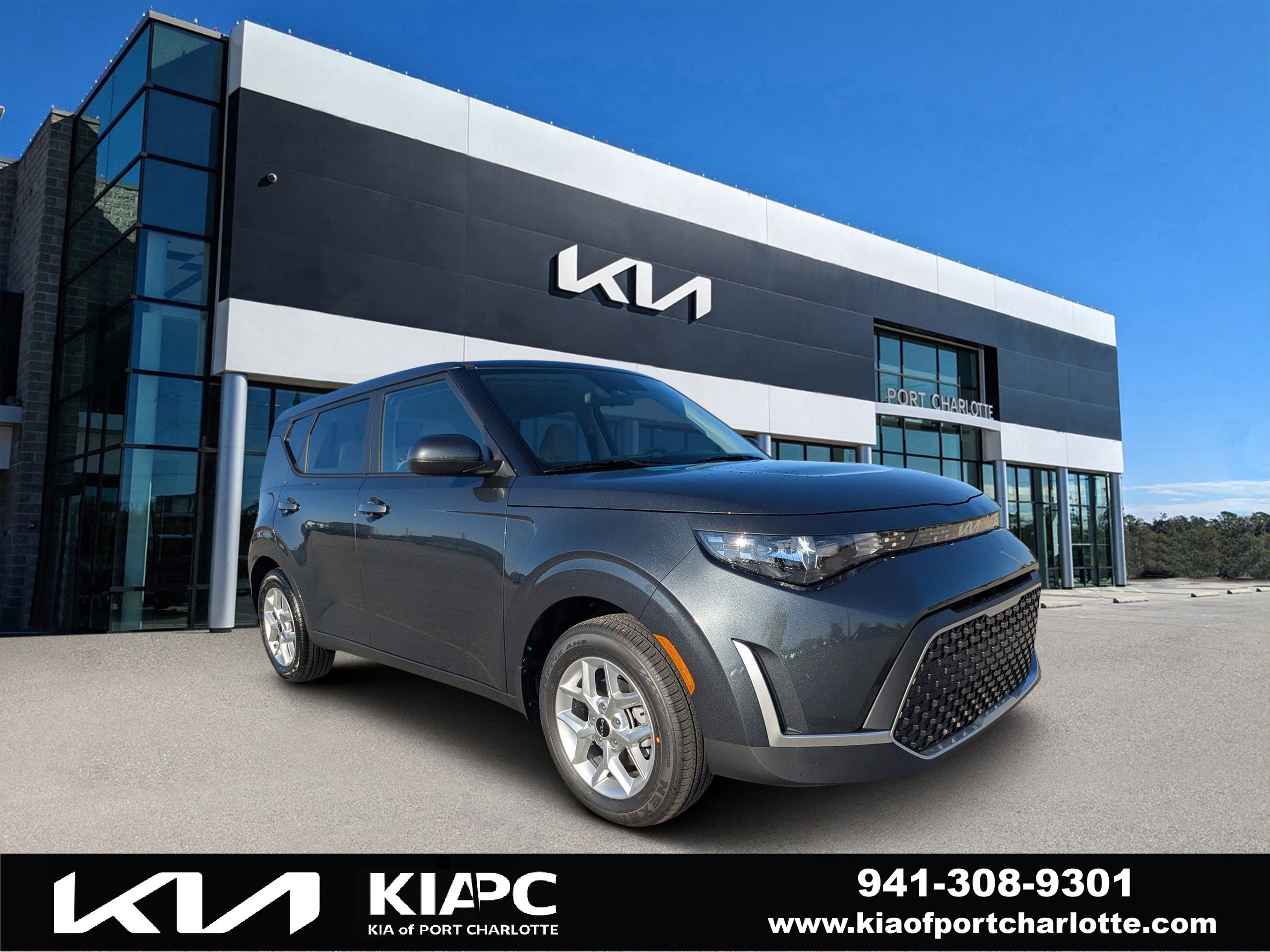2025 Kia Soul LX's photo