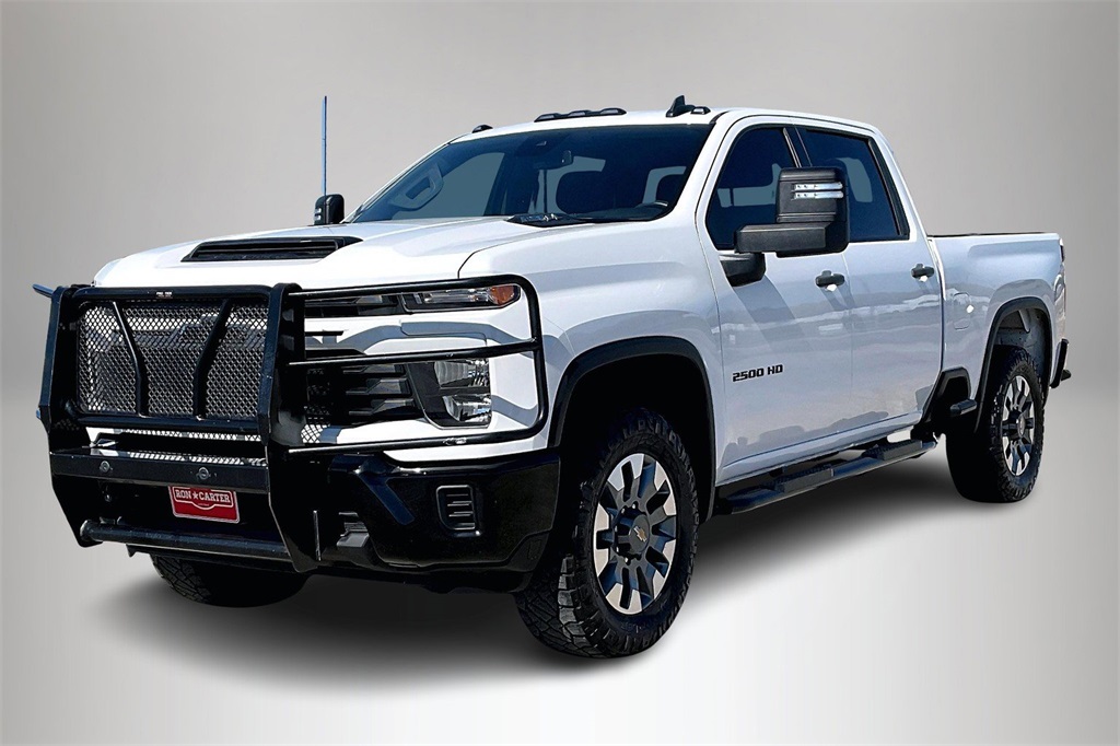 2024 Chevrolet Silverado 2500HD Custom photo 2