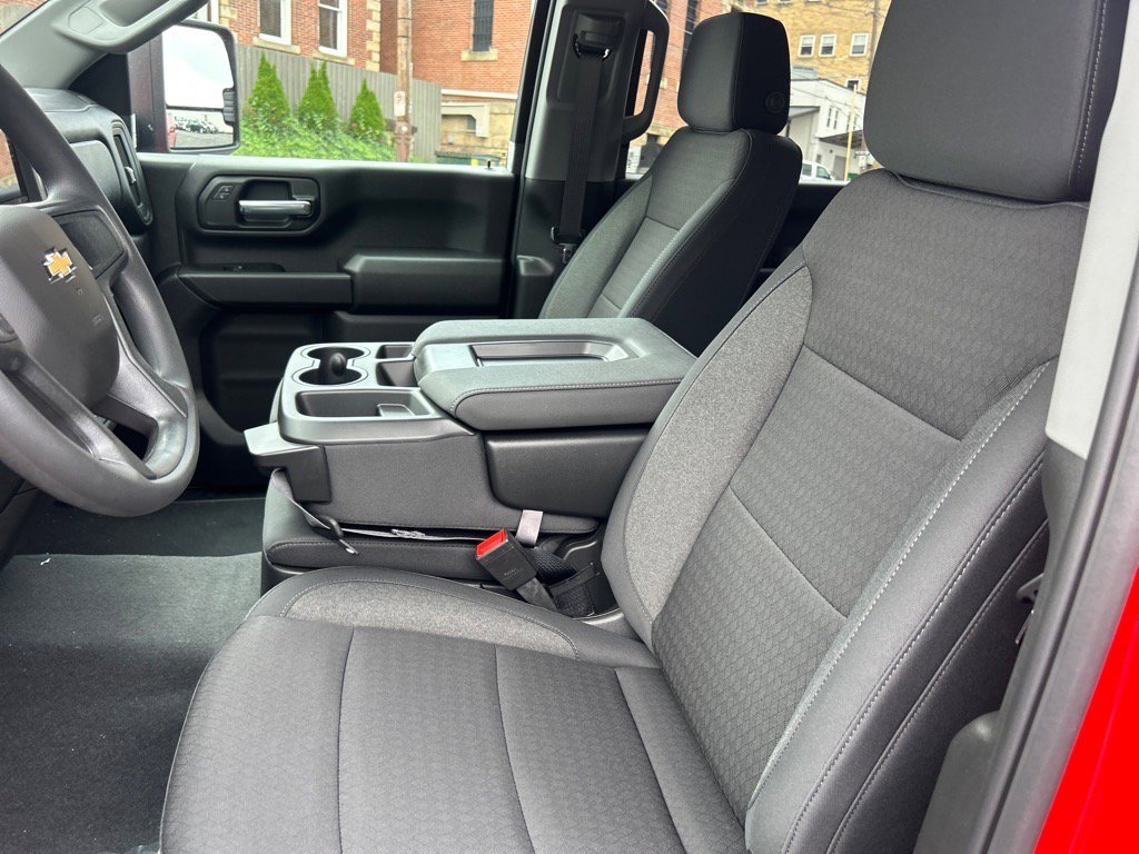 2026 Chevrolet Silverado 2500HD Custom photo 4