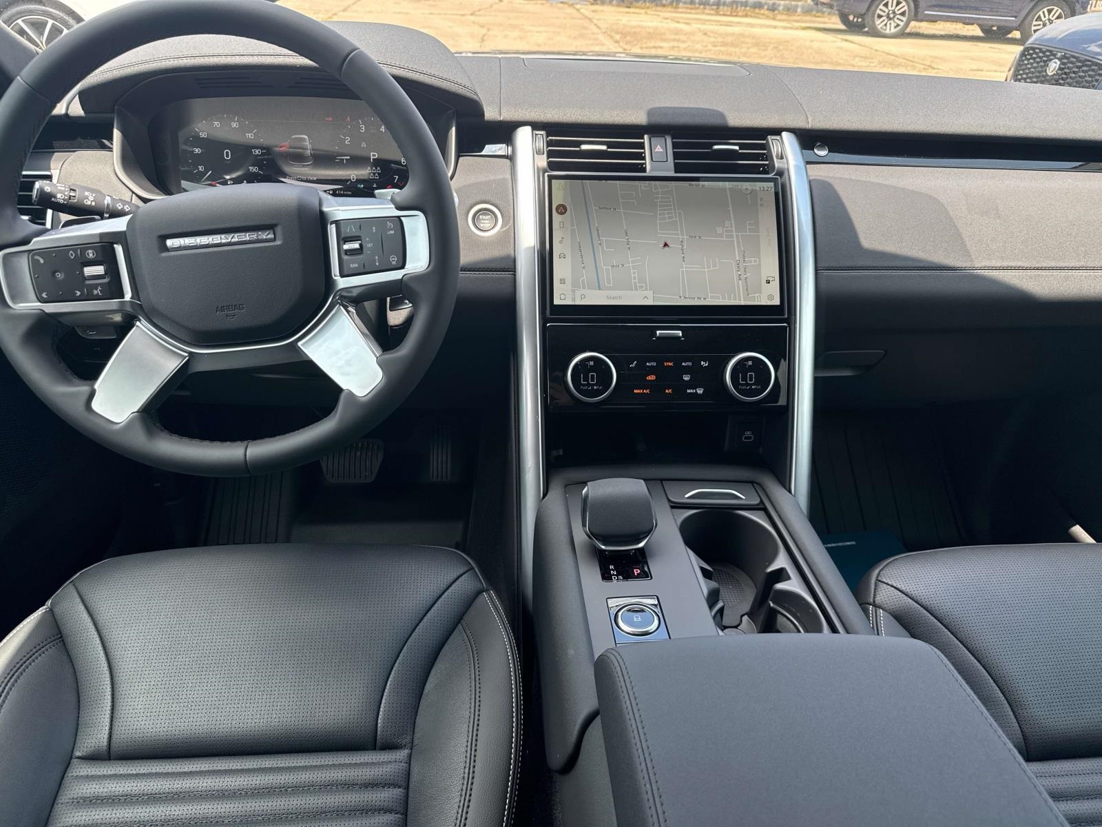 2025 Land Rover Discovery S photo 9