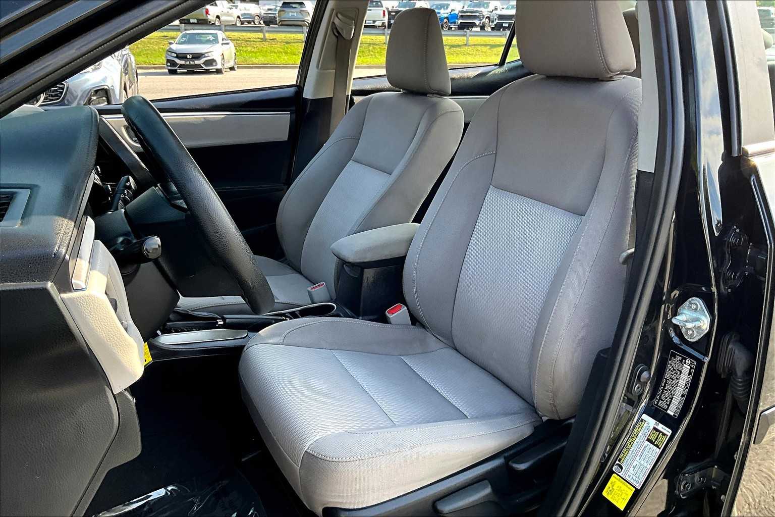 2014 Toyota Corolla LE photo 7