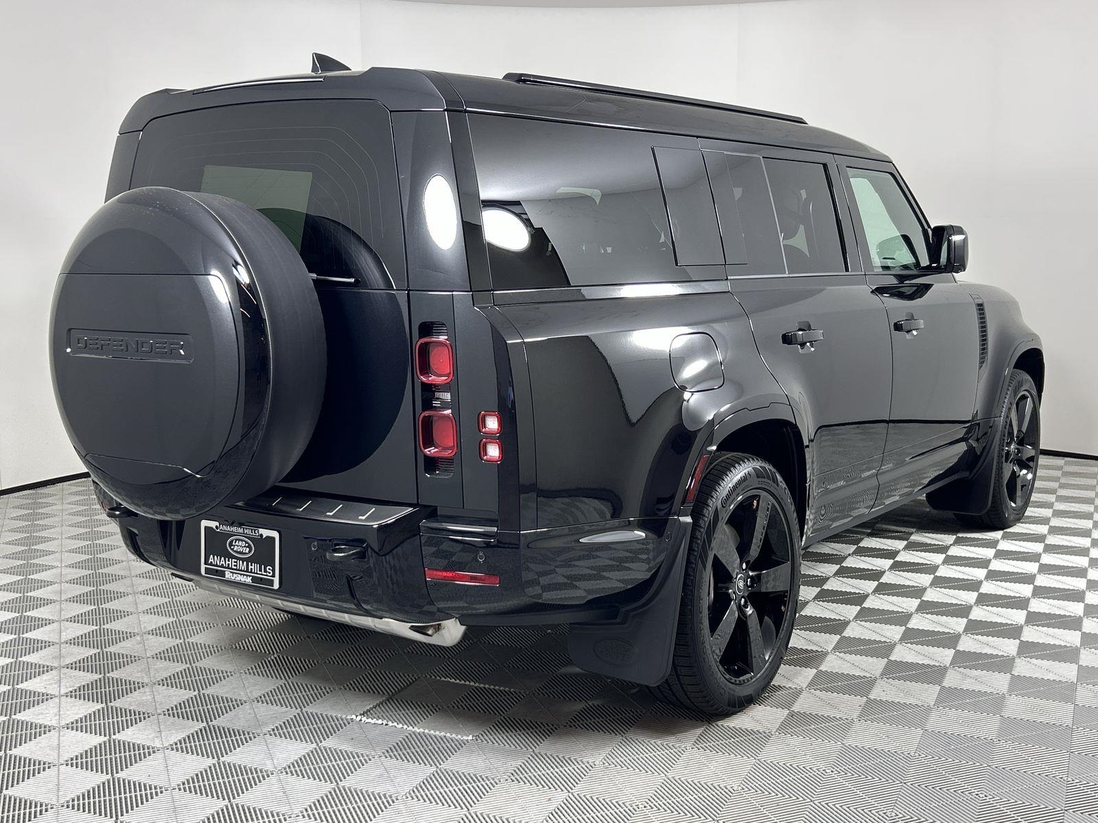 2025 Land Rover Defender 130 X-Dynamic SE photo 5