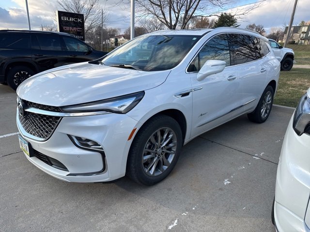 2023 Buick Enclave Avenir's photo