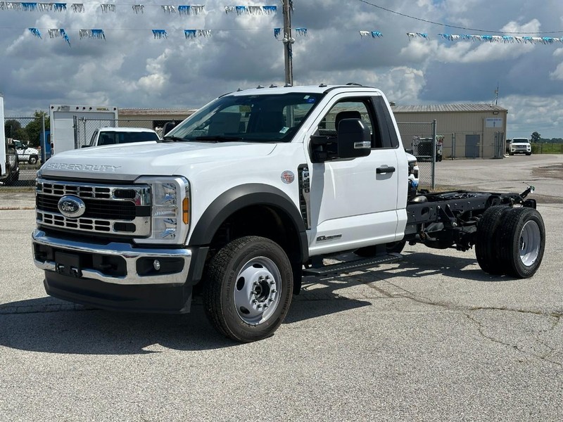 2025 Ford F-450 Super Duty Chassis Cab XL's photo