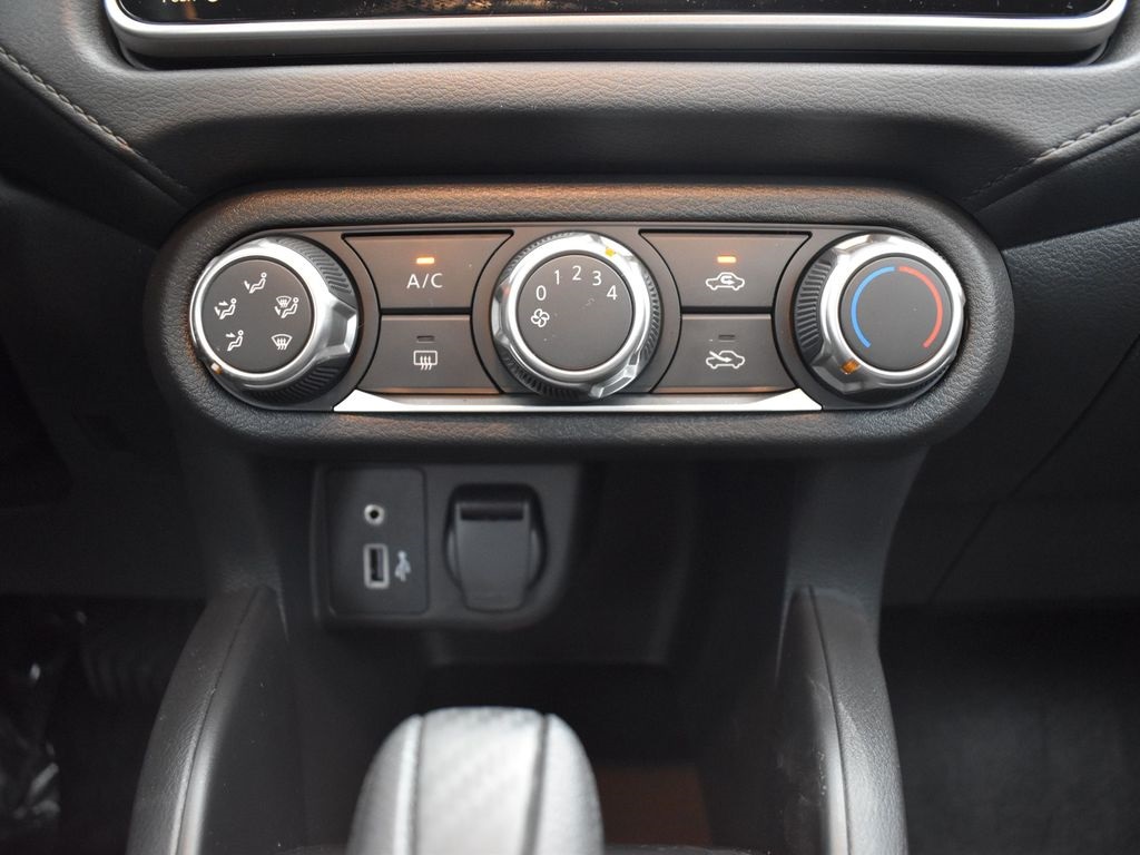 2025 Nissan Versa 1.6 S photo 10