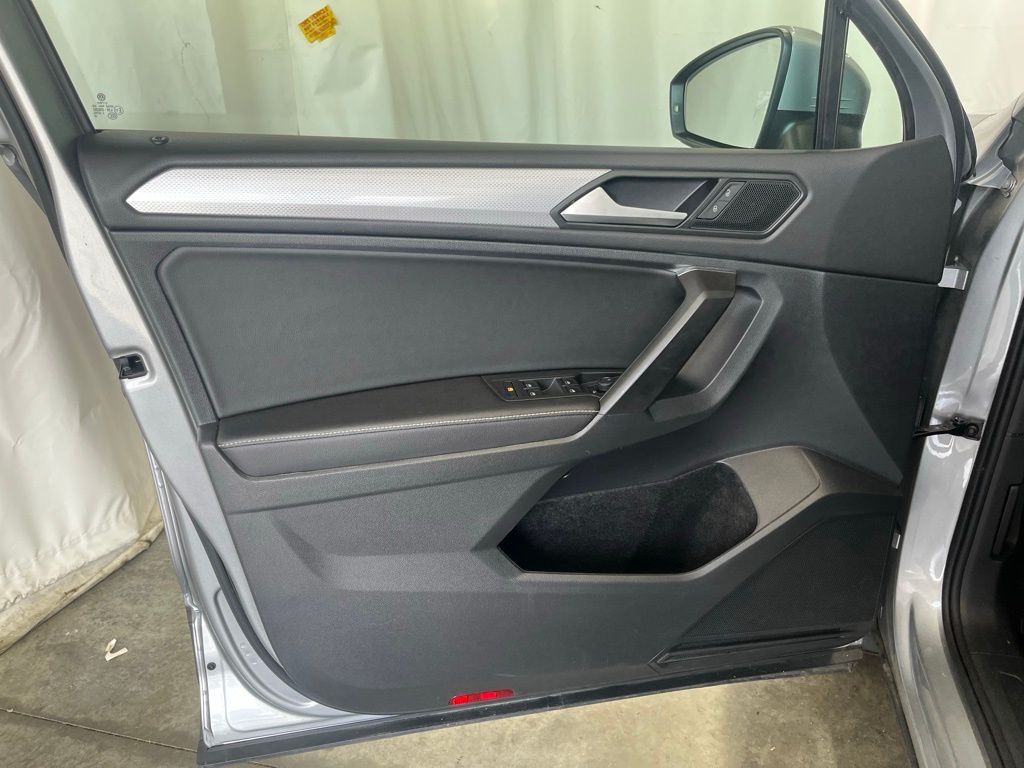 2022 Volkswagen Tiguan S photo 9