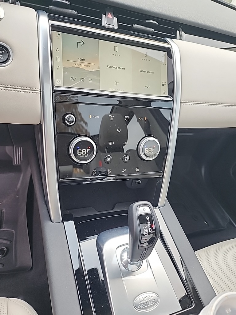 2022 Land Rover Discovery Sport S photo 4