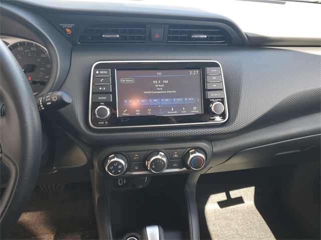 2025 Nissan Kicks Play S photo 5