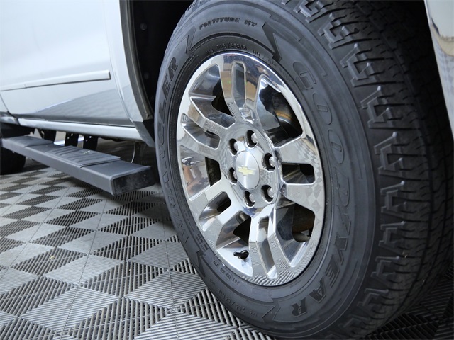 2017 Chevrolet Silverado 1500 LT photo 2