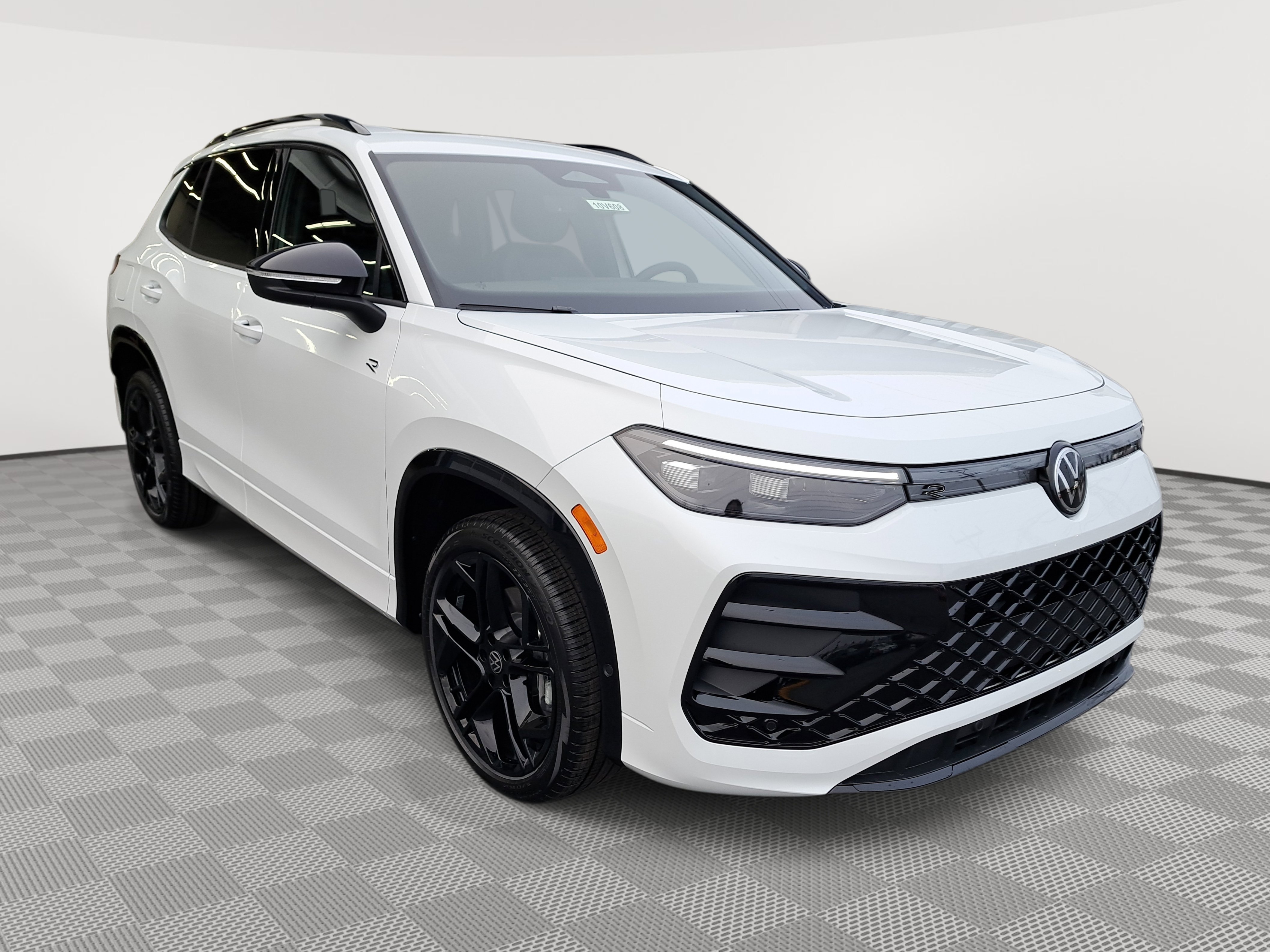2025 Volkswagen Tiguan SE R-Line Black photo 3