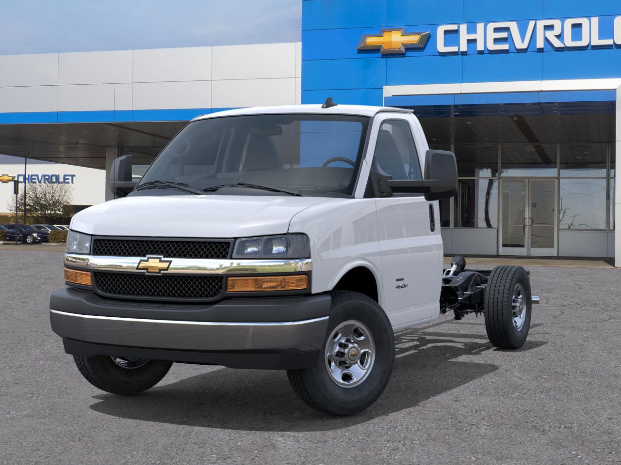 2025 Chevrolet Express Cutaway 3500 photo 2
