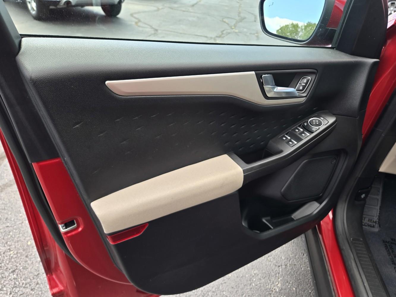 2020 Ford Escape SE photo 31