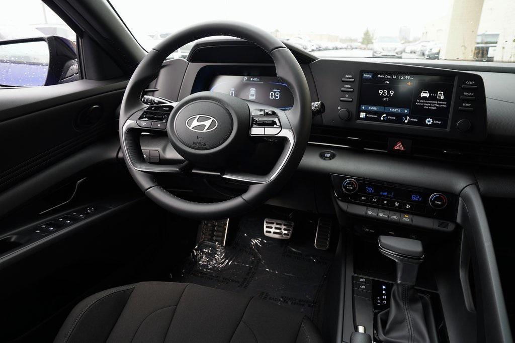 2025 Hyundai Elantra SEL Sport photo 10