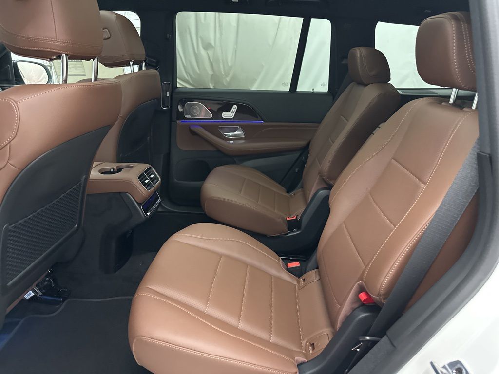 2026 Mercedes Benz GLS 450 4MATIC photo 23