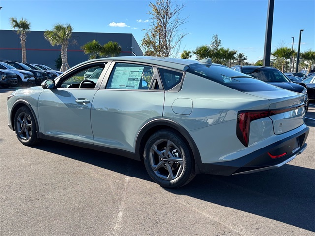 2025 Kia K4 LXS photo 4