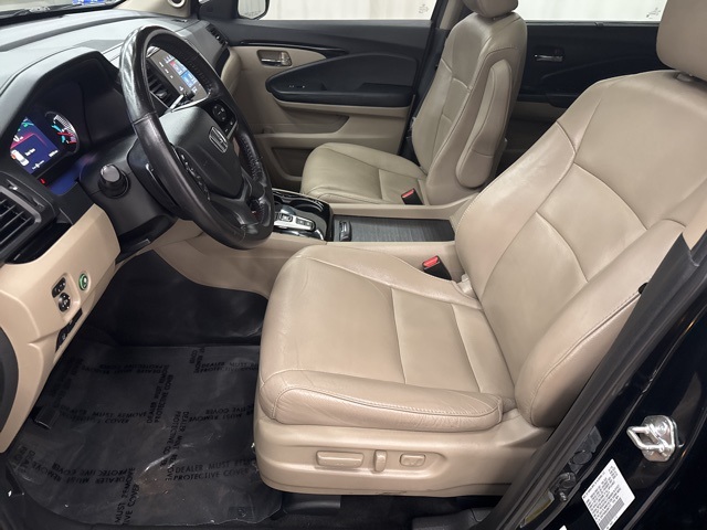 2020 Honda Pilot Touring photo 3