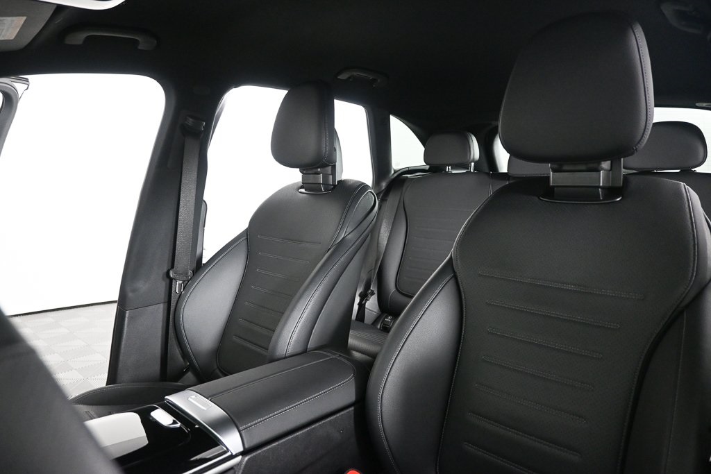 2025 Mercedes Benz GLC 300 4MATIC photo 2