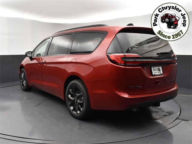 2025 Chrysler Pacifica Limited photo 4