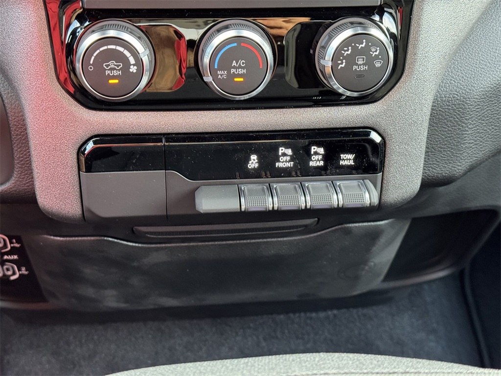 2025 Ram 1500 Tradesman photo 18