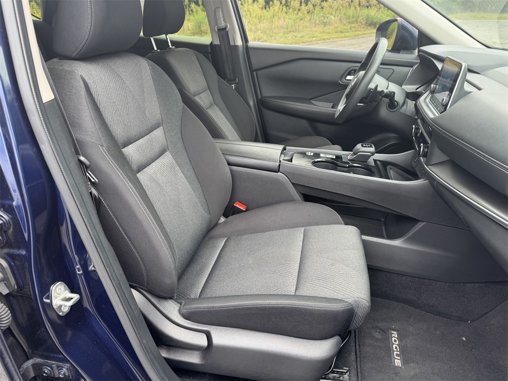 2024 Nissan Rogue SV photo 14