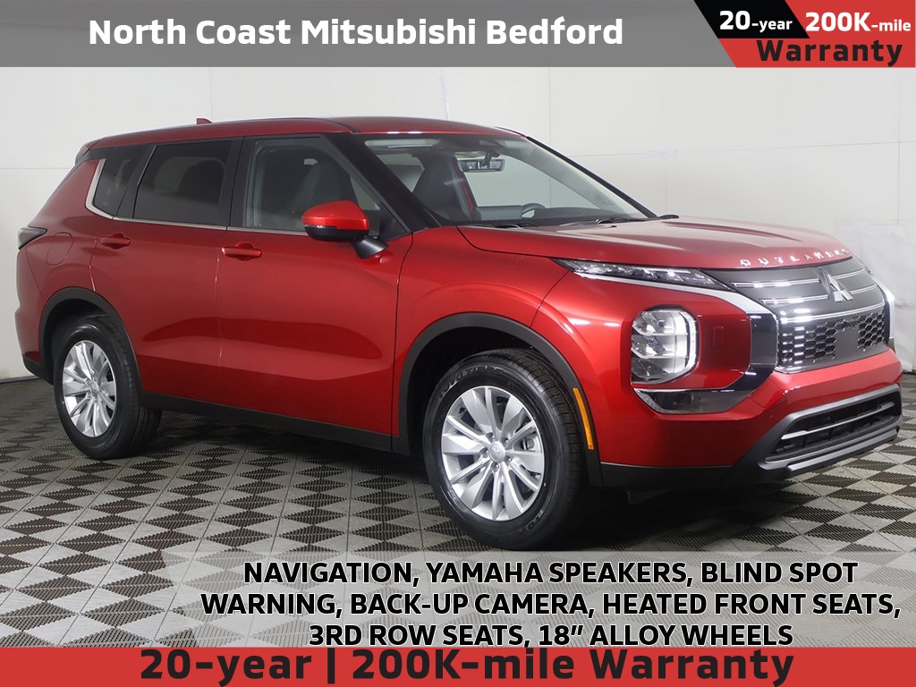 2025 Mitsubishi Outlander ES's photo