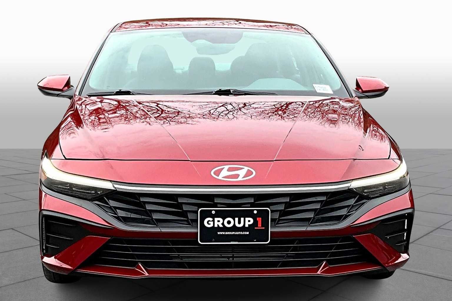 2024 Hyundai Elantra SEL photo 3