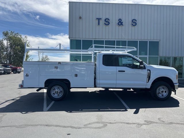 2025 Ford F-350 XL photo 4