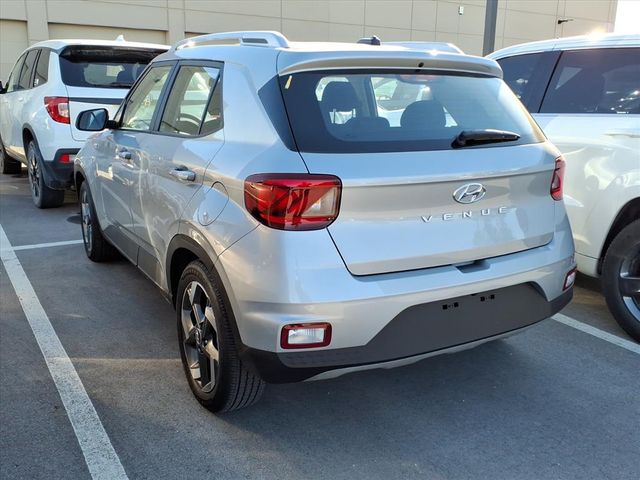 2023 Hyundai Venue SEL photo 2