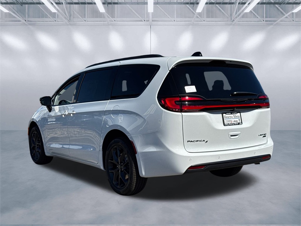 2026 Chrysler Pacifica Limited photo 4