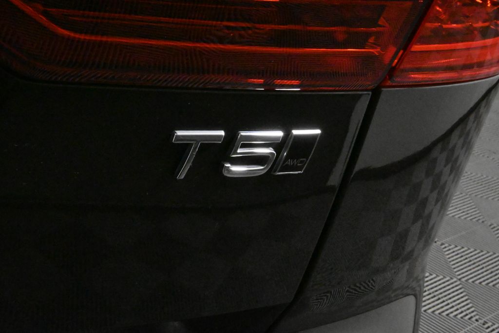 2018 Volvo XC60 T5 Momentum photo 38