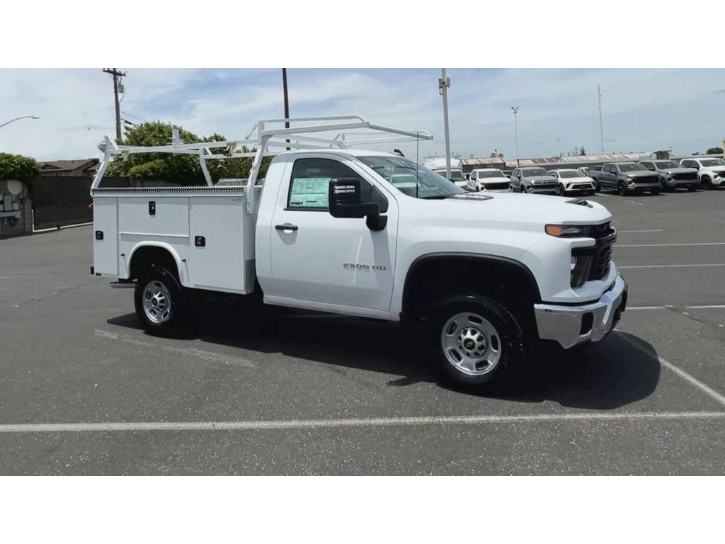 2024 Chevrolet Silverado 2500HD photo 2