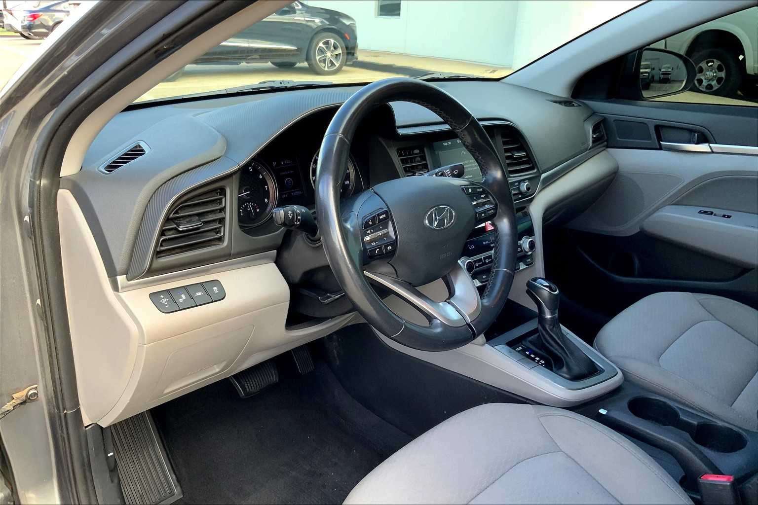 2019 Hyundai Elantra Value Edition photo 15