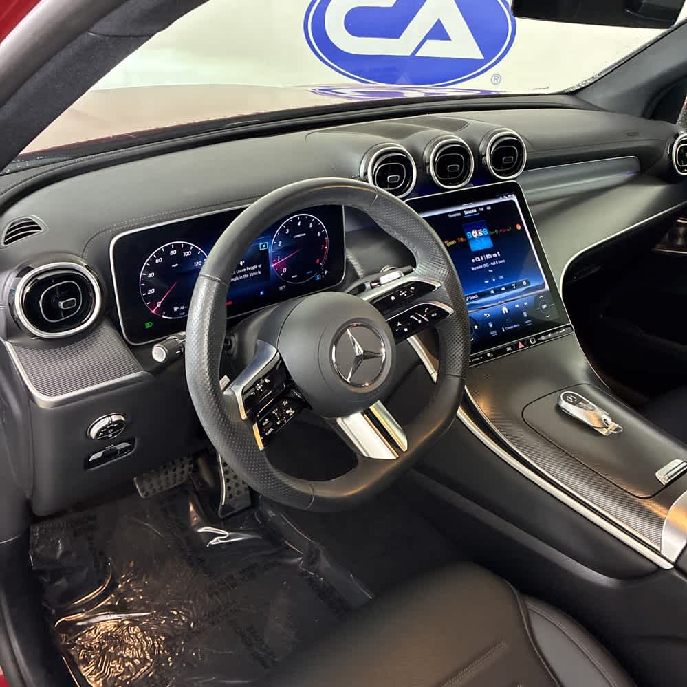 2024 Mercedes Benz GLC 300 4MATIC photo 3