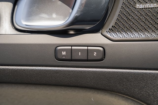2026 Volvo XC40 photo 30