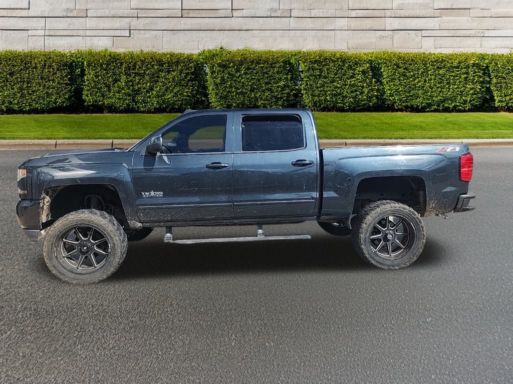 2018 Chevrolet Silverado 1500 LT photo 3