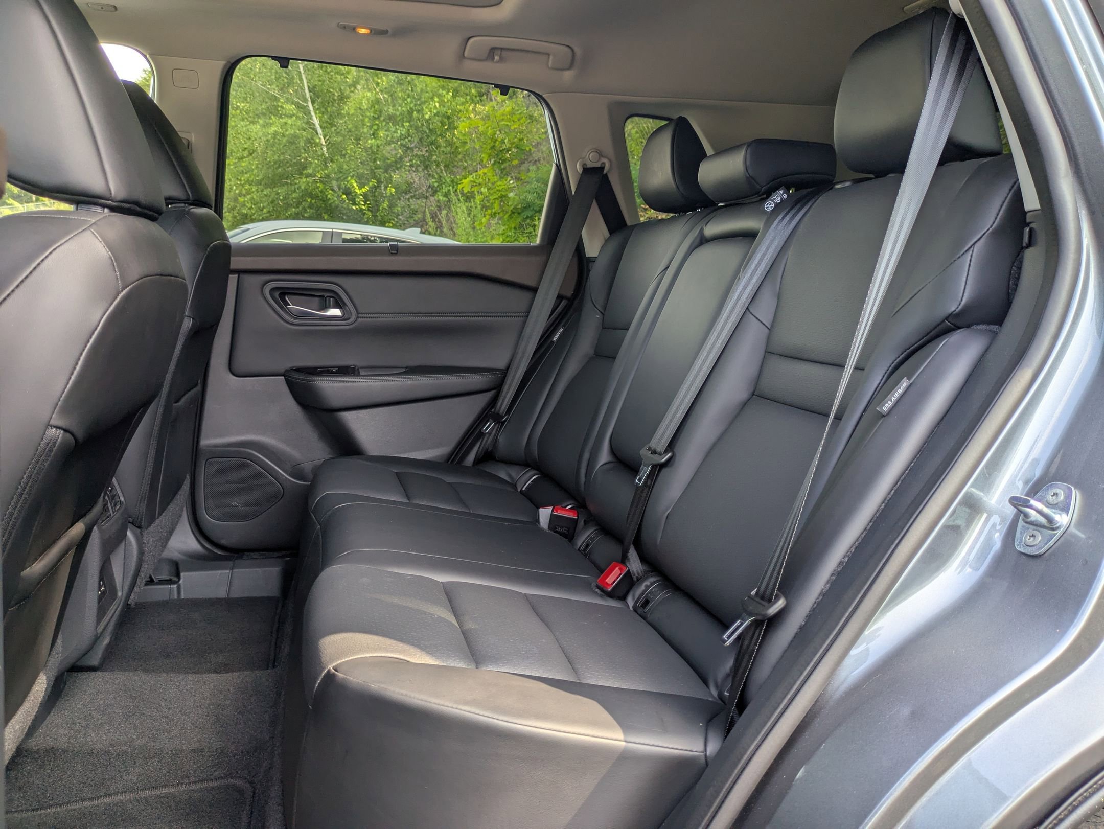 2022 Nissan Rogue SV photo 9