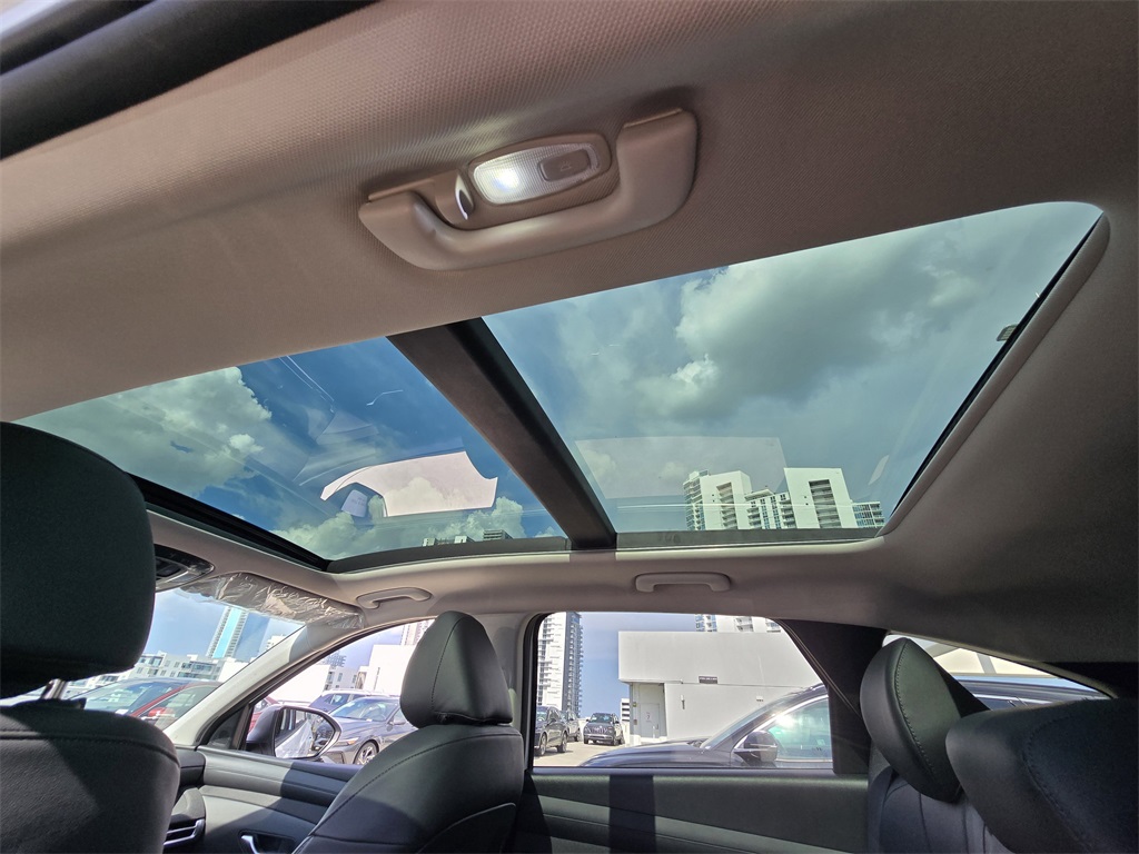 2026 Hyundai Tucson Limited photo 8