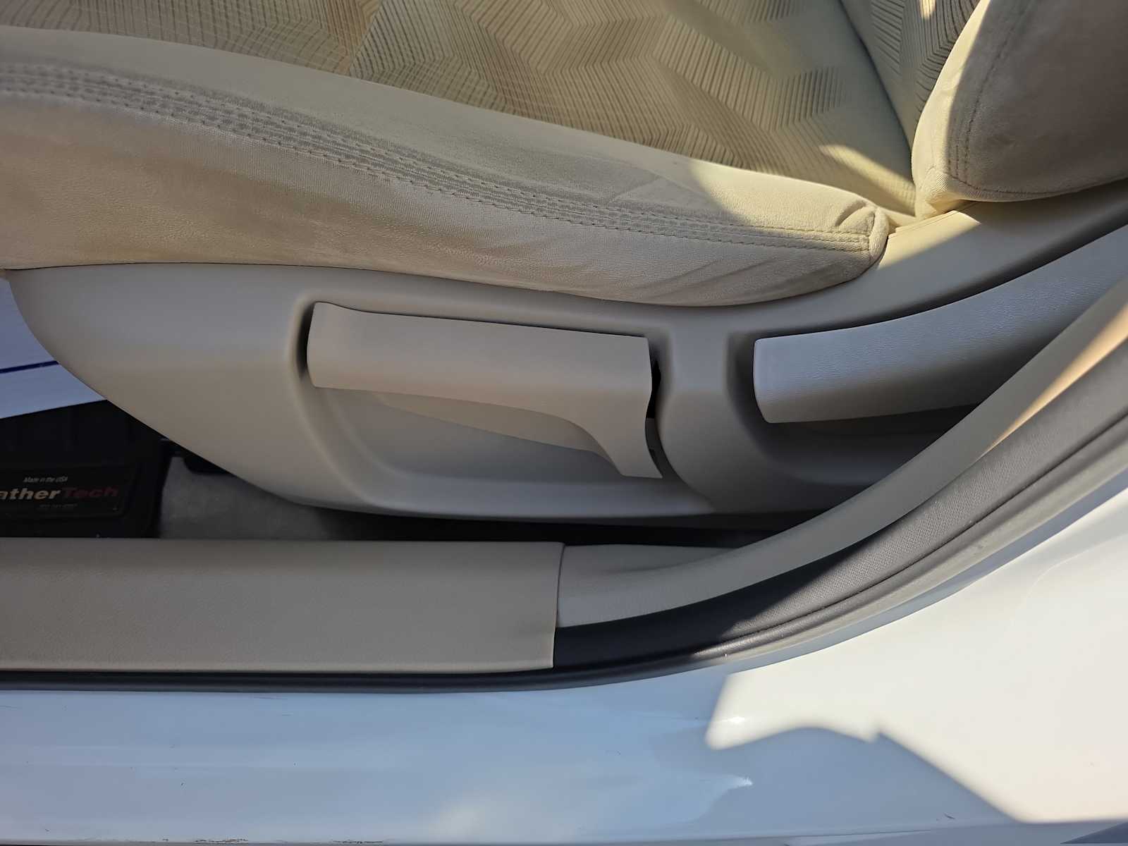 2015 Nissan Rogue S photo 20