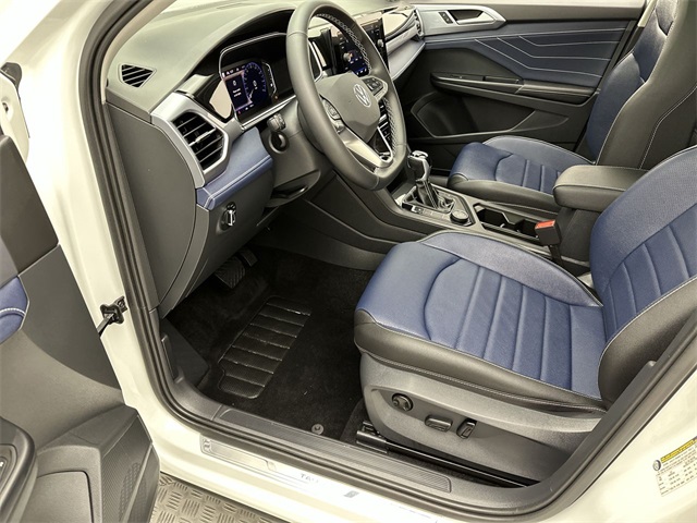 2025 Volkswagen Taos SEL photo 3