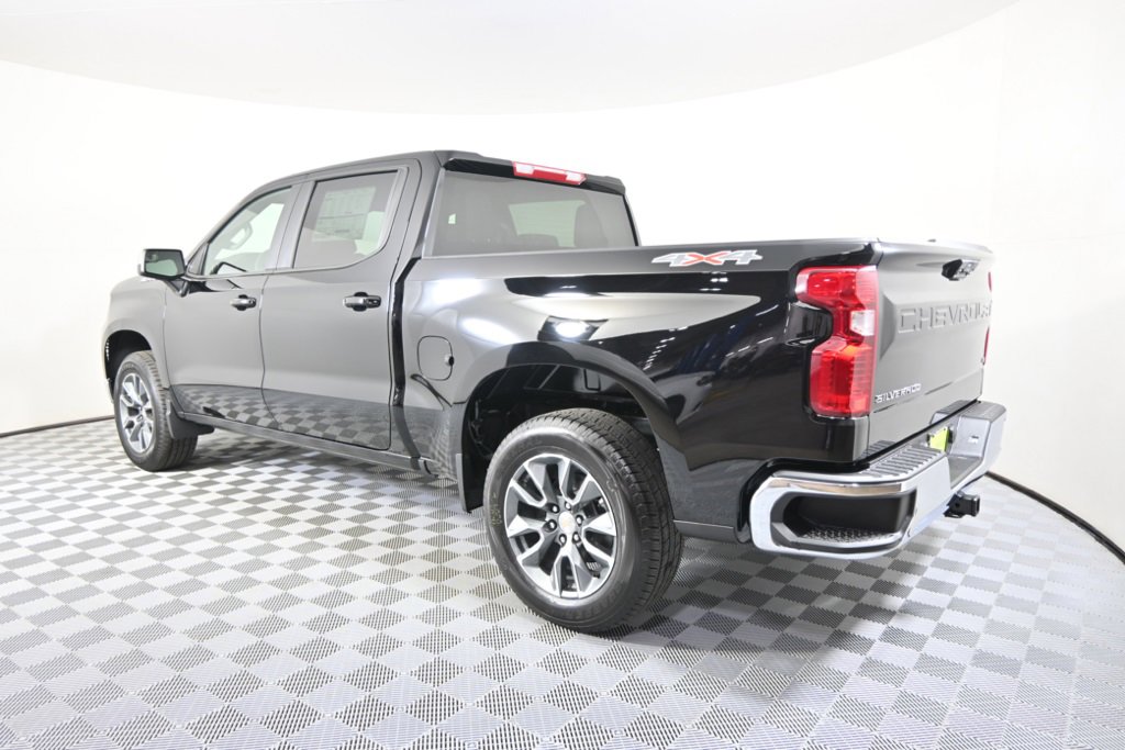2025 Chevrolet Silverado 1500 LT photo 3