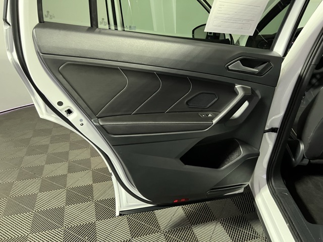 2024 Volkswagen Tiguan SEL R-Line Black photo 22