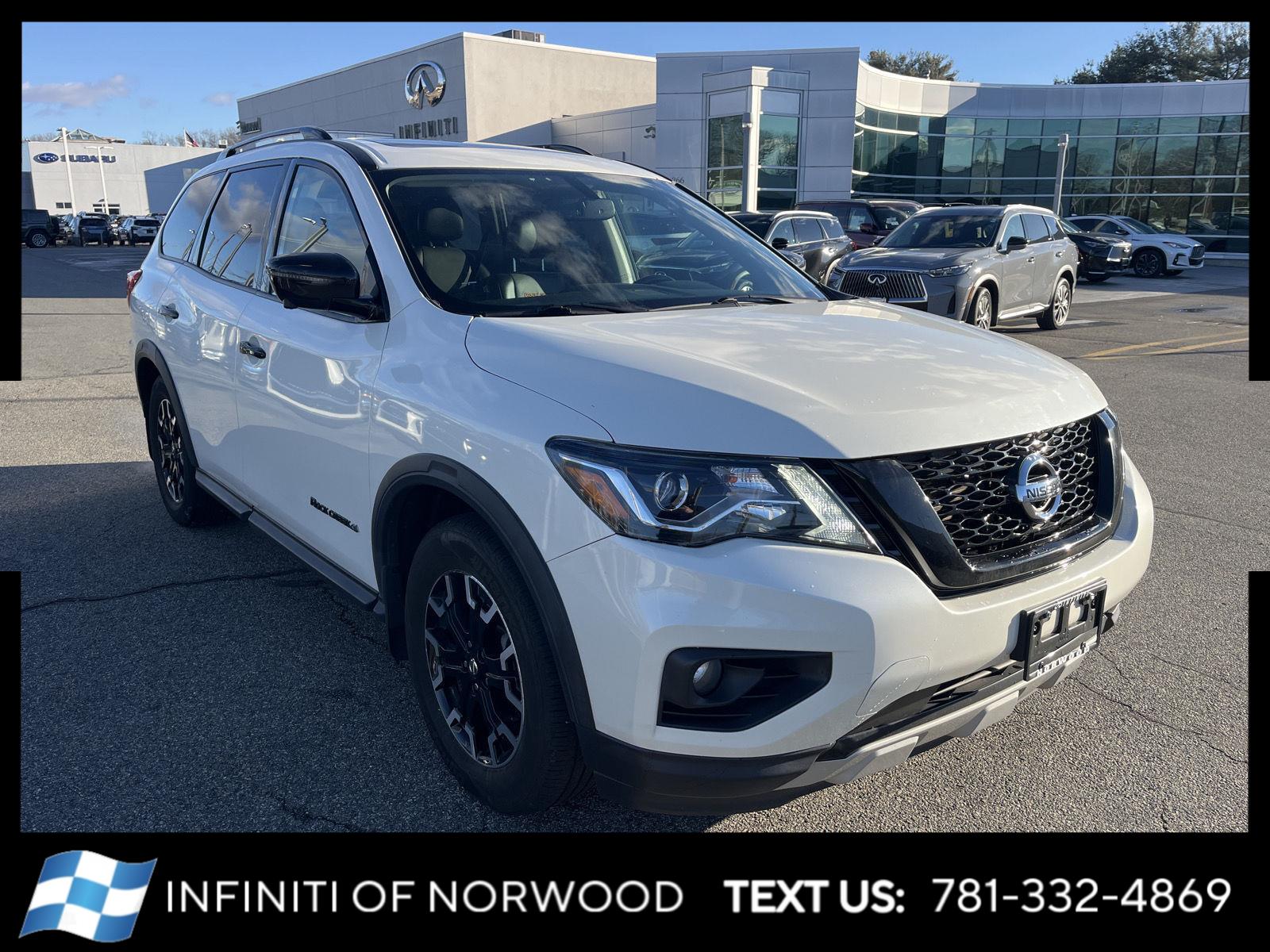 2019 Nissan Pathfinder SL's photo