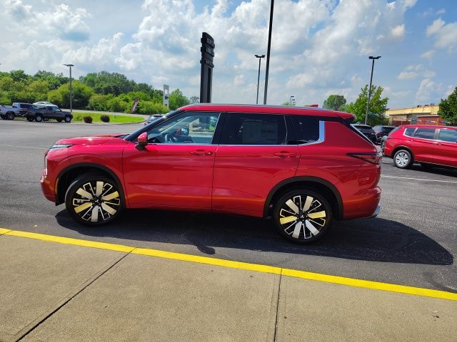 2025 Mitsubishi Outlander SEL photo 4