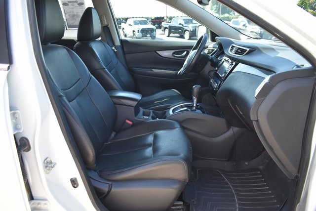 2016 Nissan Rogue SL photo 13
