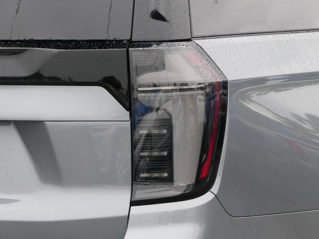 2026 Chevrolet Suburban LT photo 2
