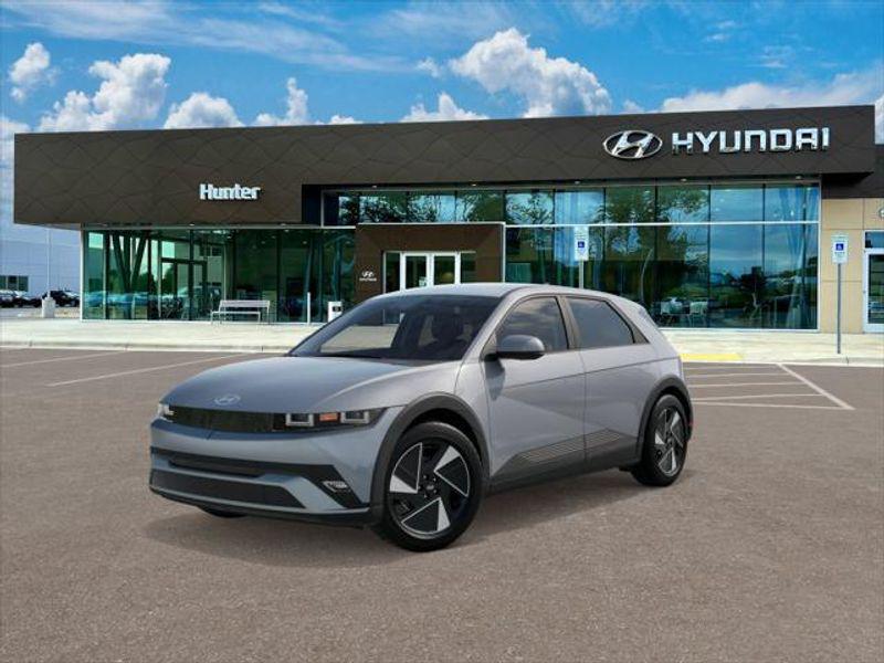 2025 Hyundai IONIQ 5 SE's photo