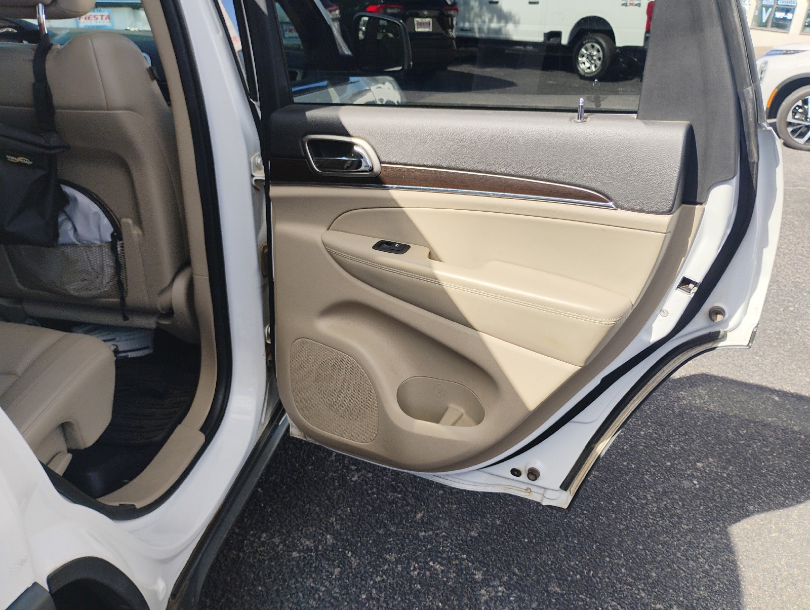 Used 2014 Bright White Clearcoat Jeep Limited image 27