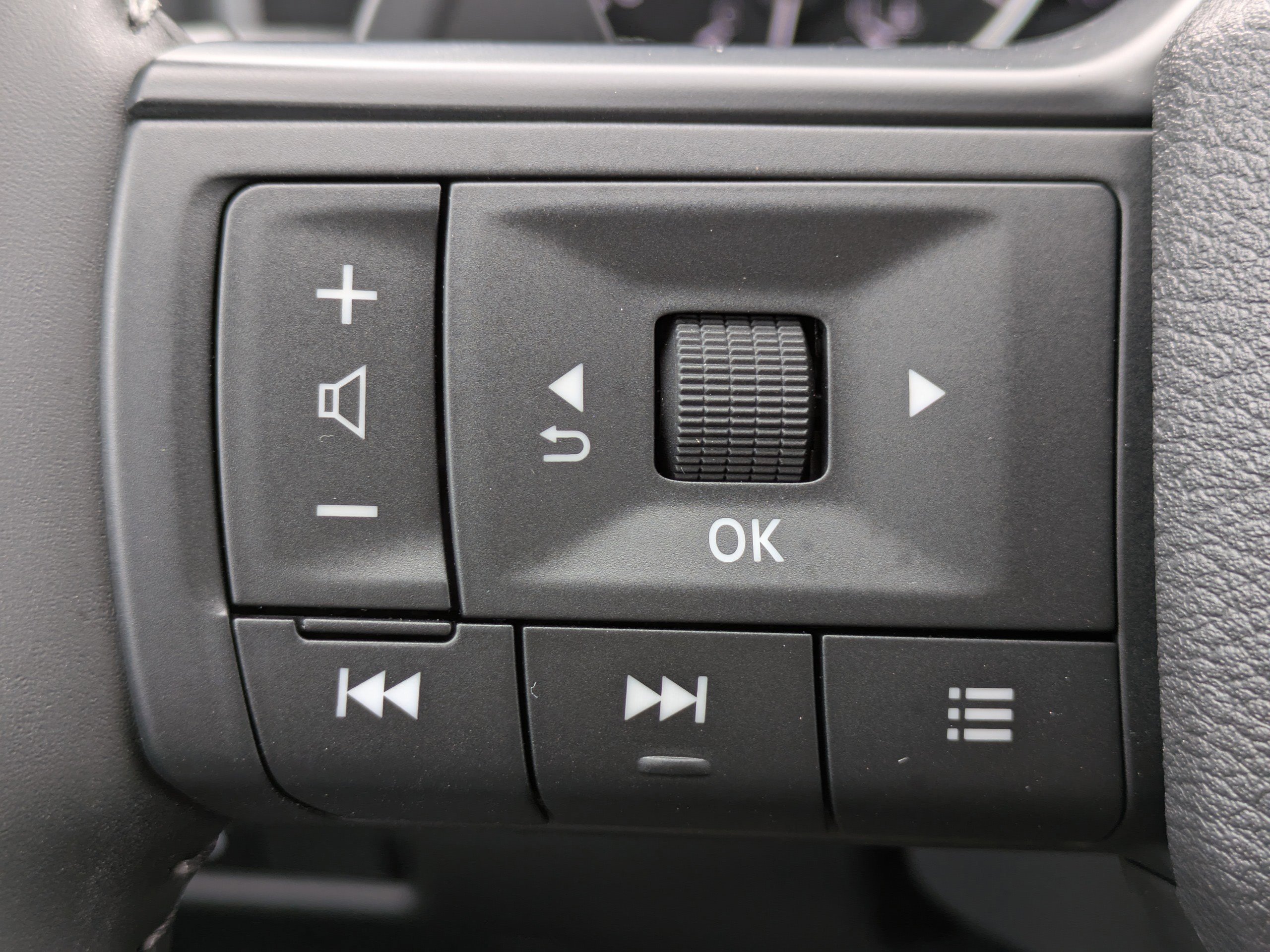 2026 Nissan Rogue SV photo 28