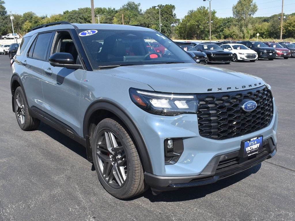 2025 Ford Explorer ST-Line photo 11
