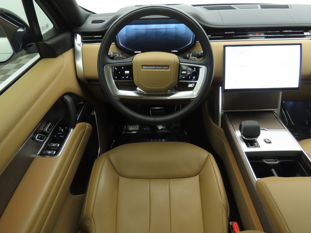 2025 Land Rover Range Rover SE photo 7